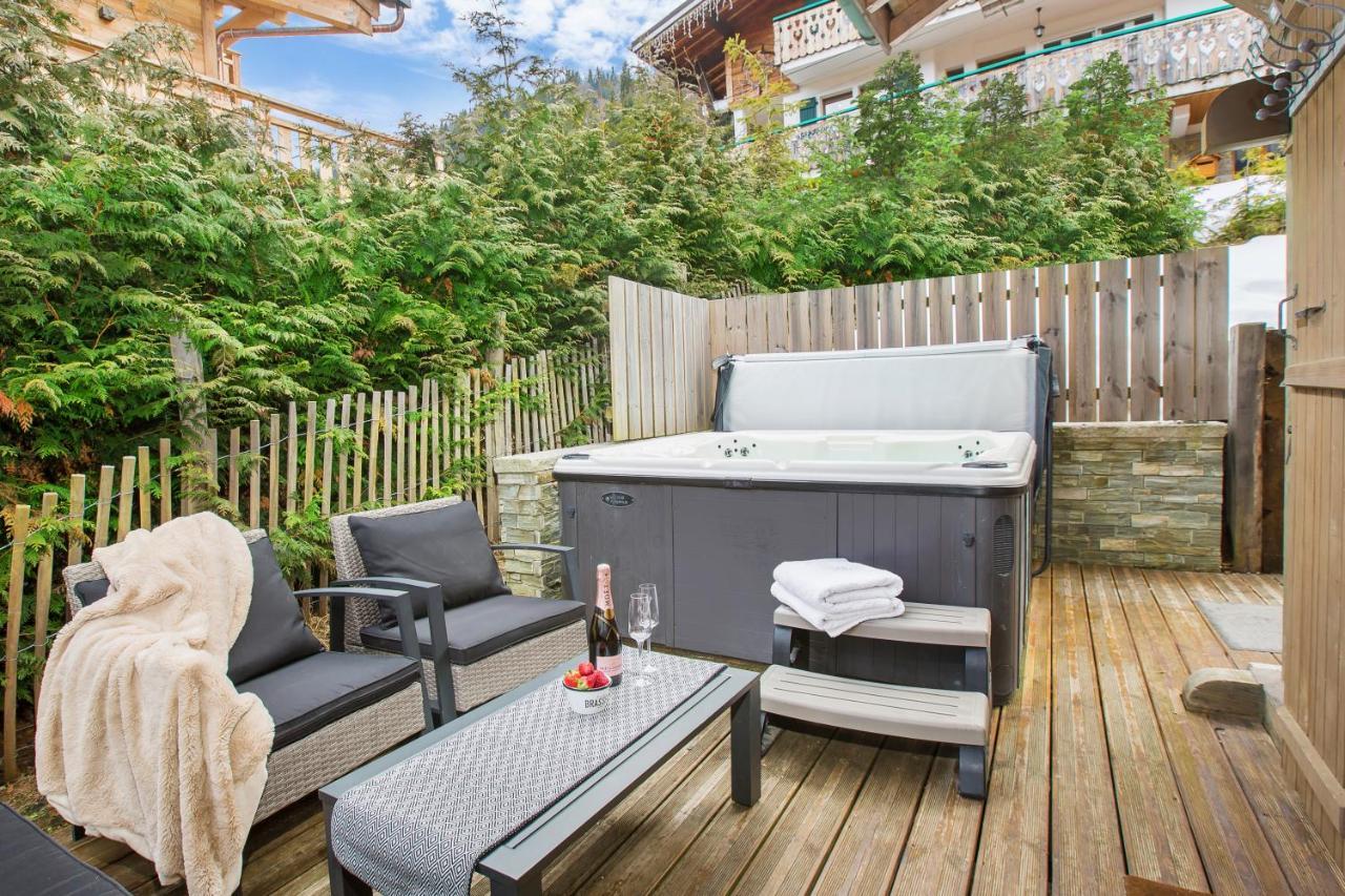 Chalet Muguet Gauche With Hot Tub Sleeps 10 Central Morzine Dış mekan fotoğraf