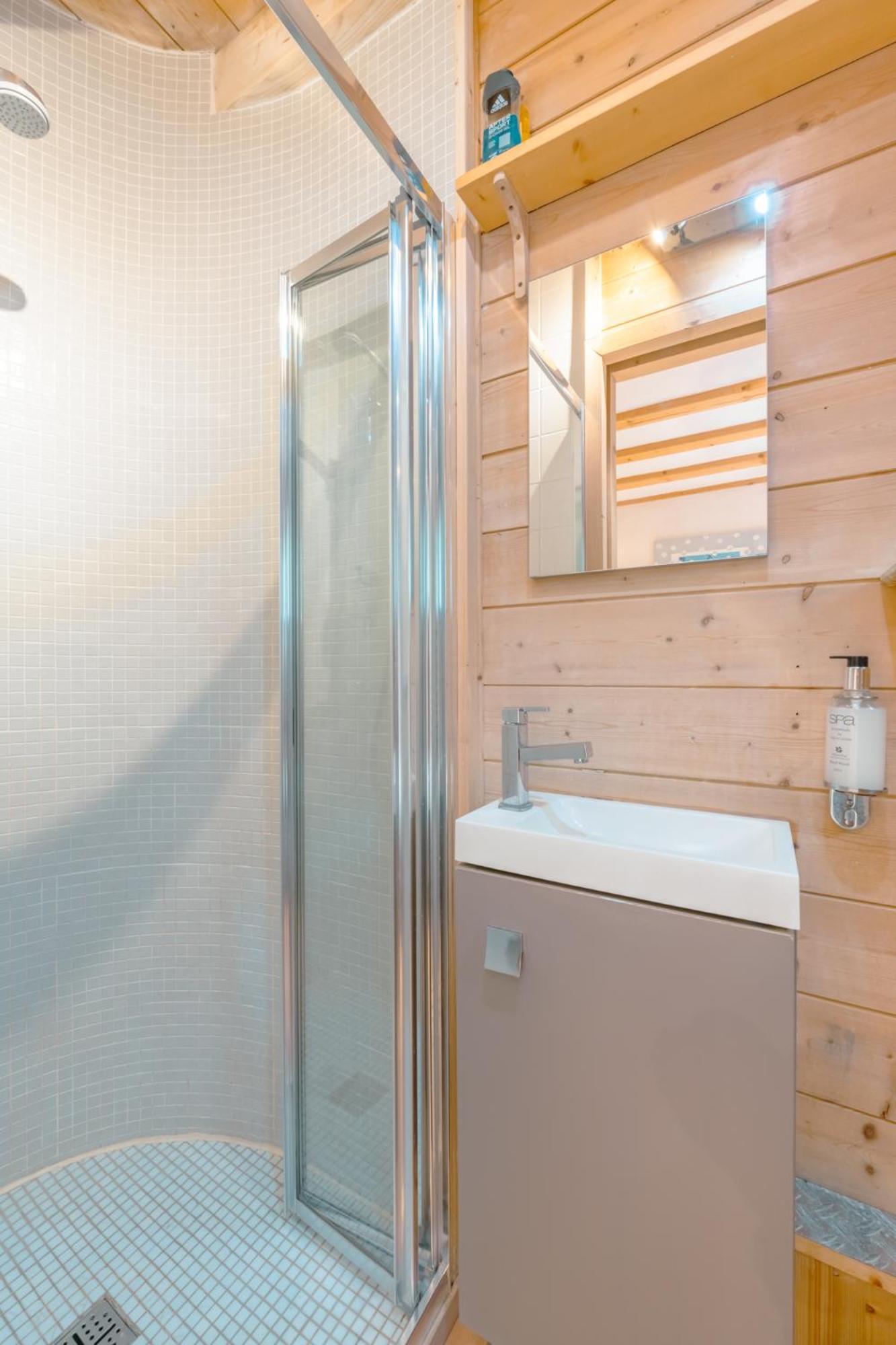Chalet Muguet Gauche With Hot Tub Sleeps 10 Central Morzine Dış mekan fotoğraf